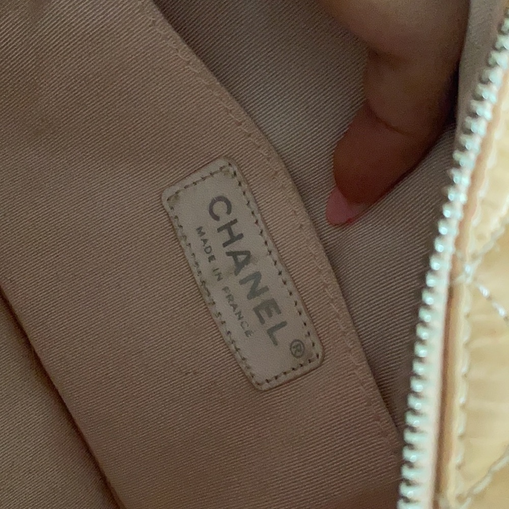 Authentic Chanel Beige Quilted Patent Leather Valentine Collection Camera bag - Picture 15 of 16